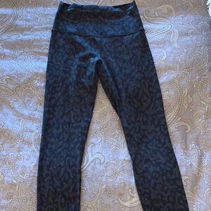 Lululemon Black Patterned Leggings size 4!!